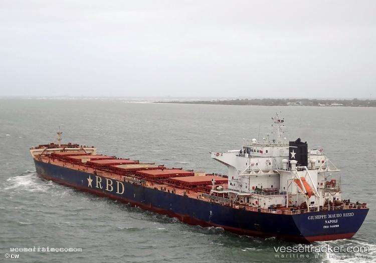 Sinar-Komodo - Bulk Carrier vessel registered in Indonesia