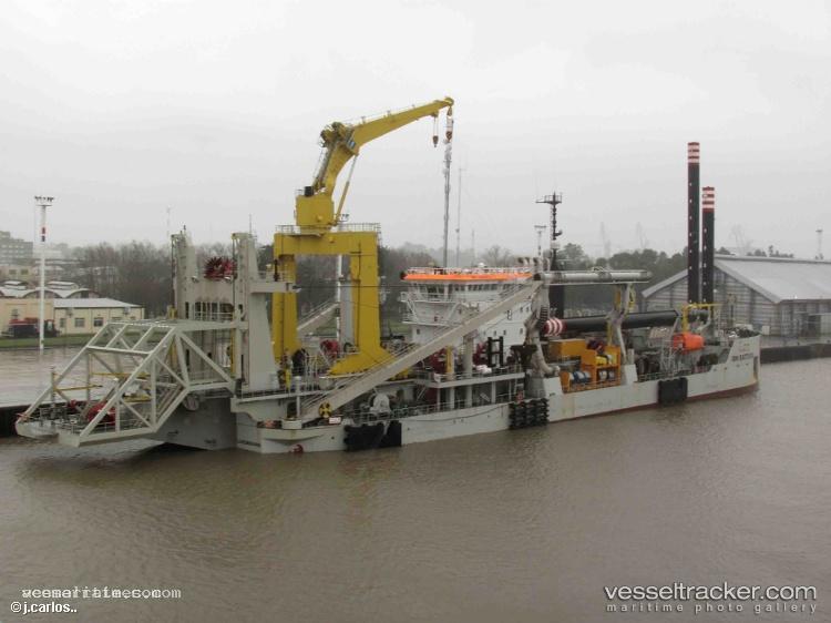 Ibn-Battuta - Dredger vessel registered in Luxembourg