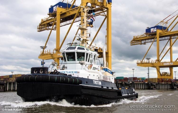 Triton - Tug vessel registered in Netherlands