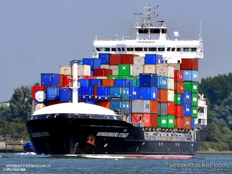 Sonderborg - Container Ship vessel registered in Portugal