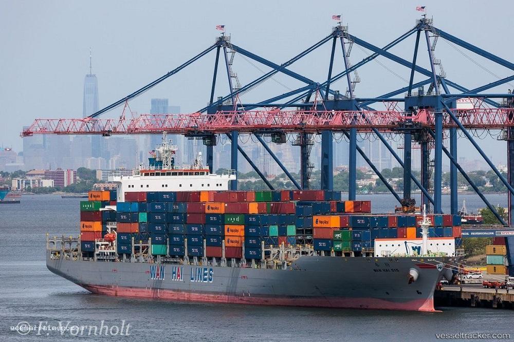 Wan-Hai-515 - Container Ship vessel registered in Singapore