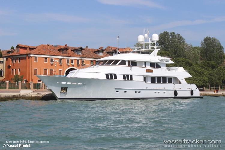 Mamamia - Service Ship vessel registered in Cayman Islands