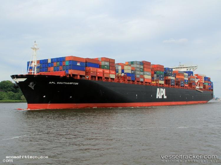 Apl-Southampton - Container Ship vessel registered in Singapore