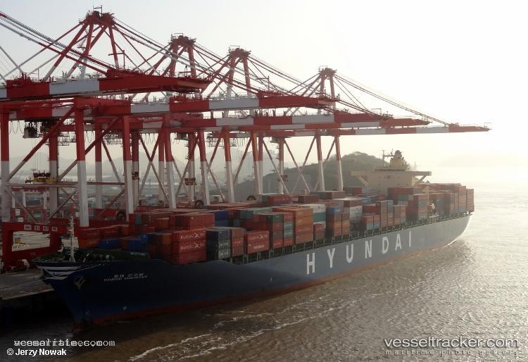 Hmm-Vancouver - Container Ship vessel registered in South Korea