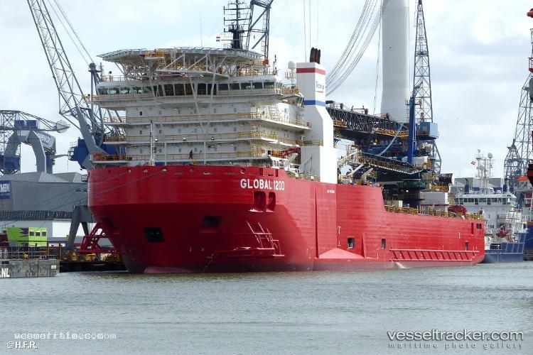 Huan-Qiu-1200 - Pipe Layer vessel registered in China