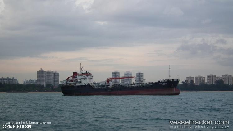 Golden-Pioneer - Oil Products Tanker vessel registered in Singapore