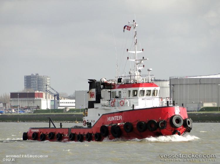 Hunter - Tug vessel registered in Denmark