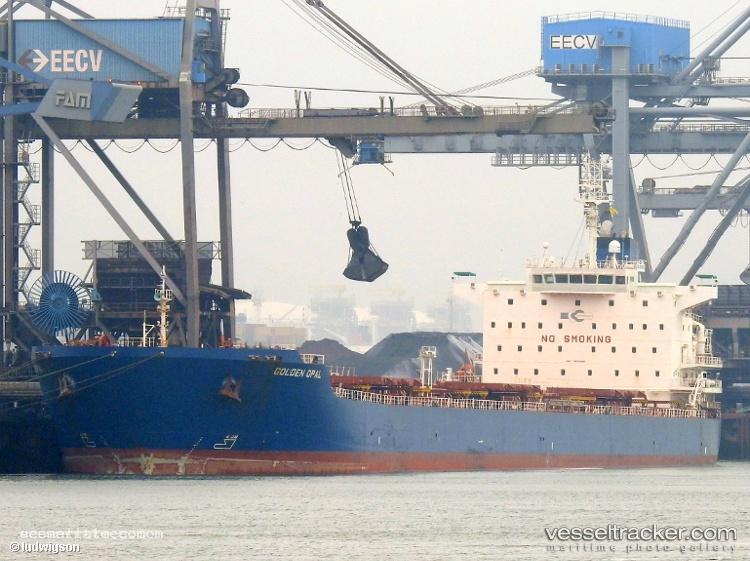 Golden-Opal - Bulk Carrier vessel registered in Marshall Islands