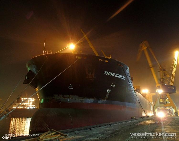 Thor-Breeze - Bulk Carrier vessel registered in Singapore