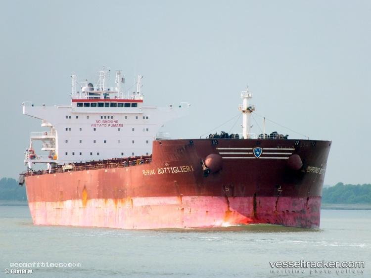 Star-Coral - Bulk Carrier vessel registered in Bahamas