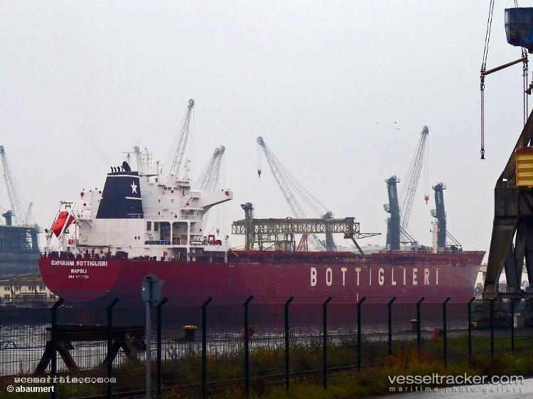 Star-Diamond - Bulk Carrier vessel registered in Bahamas