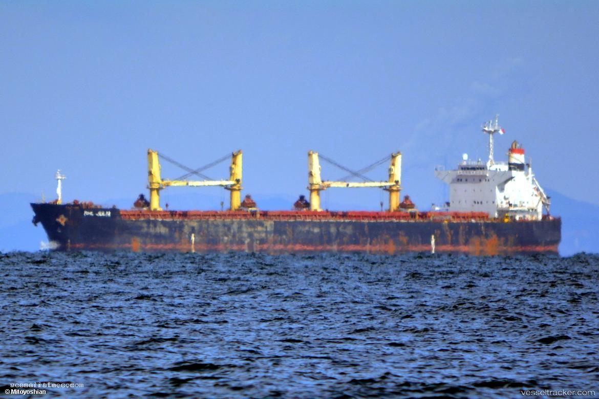 Munif - Bulk Carrier vessel registered in Indonesia