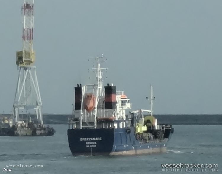 Brezzamare - Bunkering Tanker vessel registered in Italy