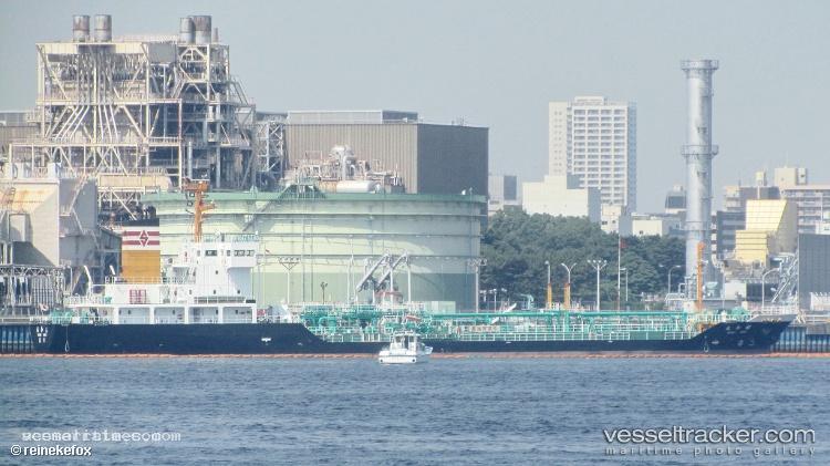 Fm-Breeze - Oil Products Tanker vessel registered in Malaysia
