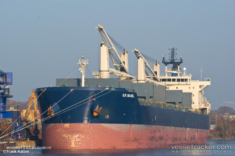 Saltwind-Explorer - Bulk Carrier vessel registered in Marshall Islands