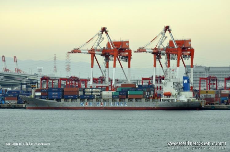 Wan-Hai-102 - Container Ship vessel registered in Singapore