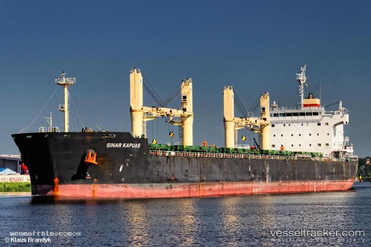 Petrus - Bulk Carrier vessel registered in Marshall Islands