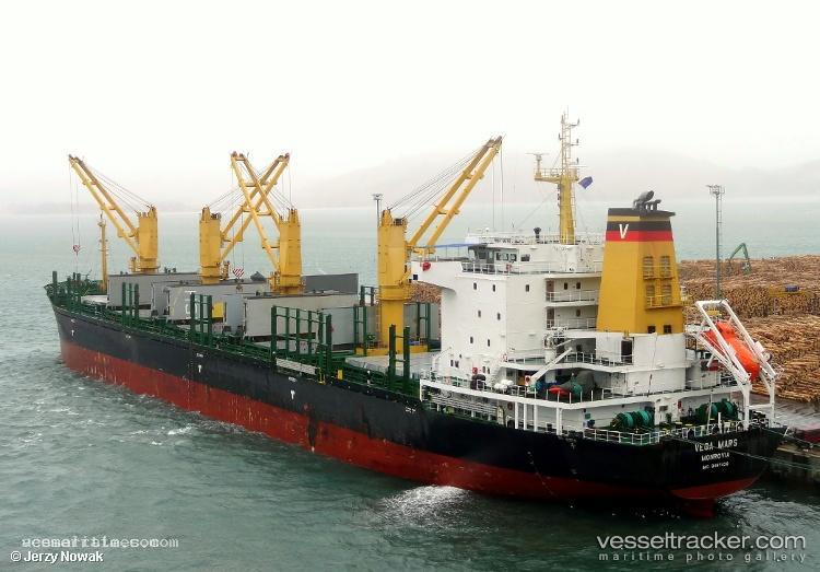 Dias-Well - Bulk Carrier vessel registered in Panama