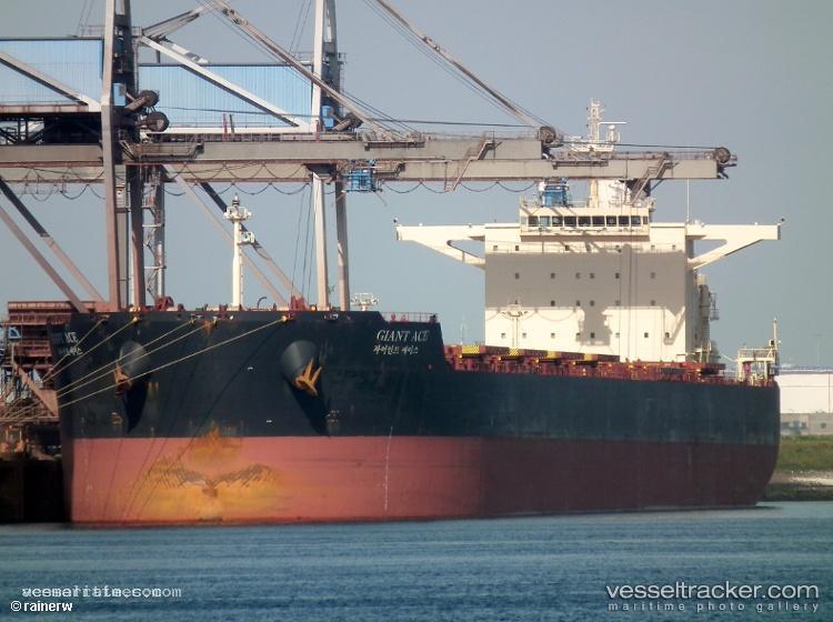 Giant-Ace - Bulk Carrier vessel registered in Panama