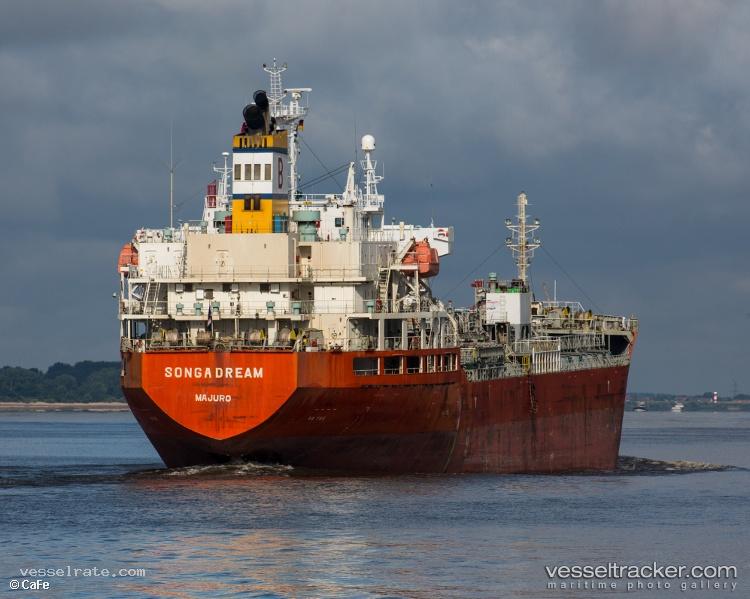 Chem-Leona - Chemical Oil Products Tanker vessel registered in Singapore