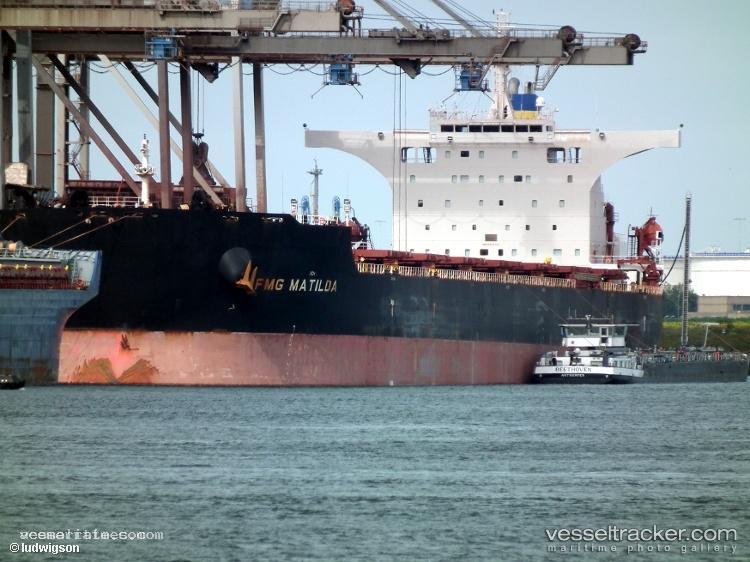 Star-Dragon - Bulk Carrier vessel registered in Marshall Islands