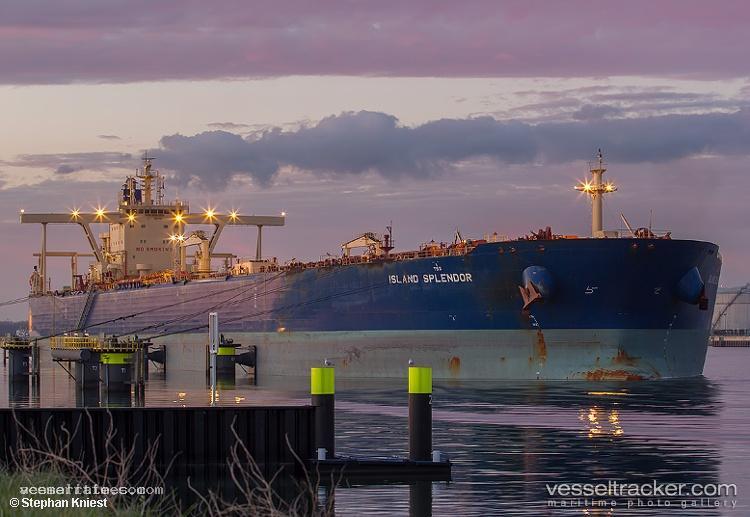 Island-Splendor - Crude Oil Tanker vessel registered in Hong Kong