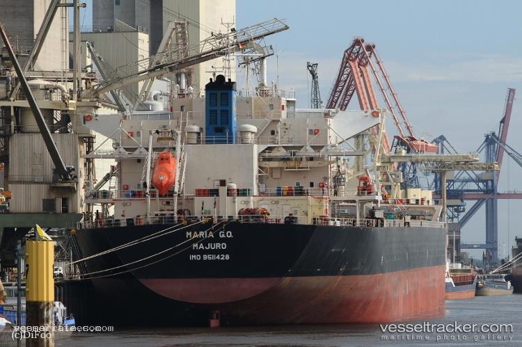 Queen-Bay. - Bulk Carrier vessel registered in Liberia