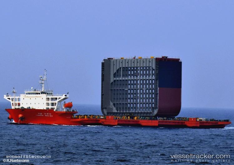 Jin-Wan-Shi-Dai - Heavy Load Carrier vessel registered in China