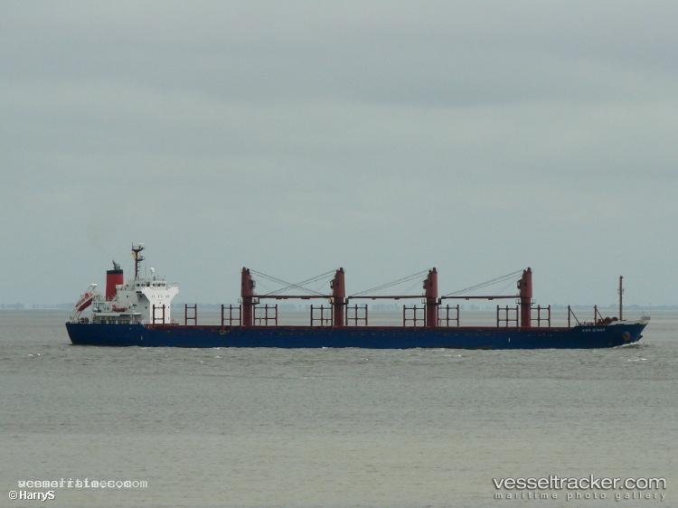 Ken-Giant - Bulk Carrier vessel registered in Liberia