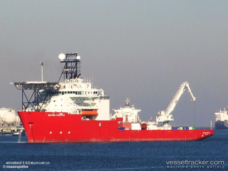 Seven-Pacific - Pipe Layer vessel registered in United Kingdom