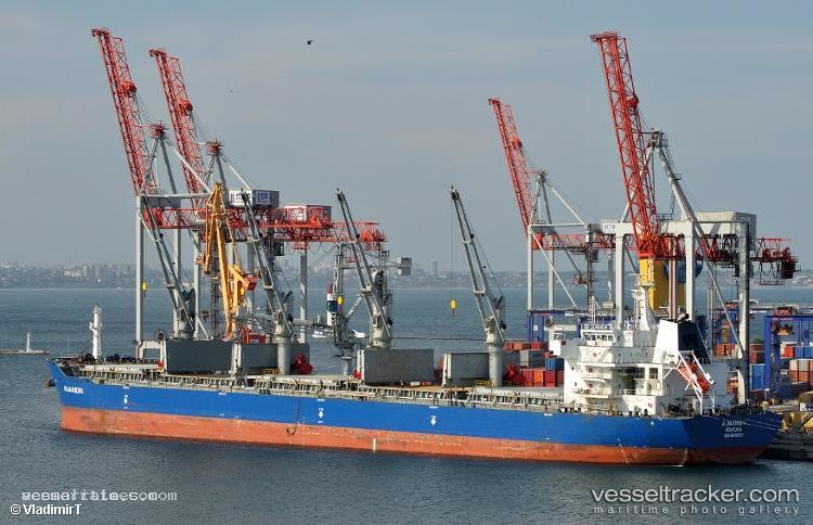 Queen-Win - Bulk Carrier vessel registered in Liberia