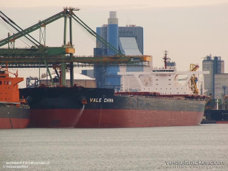 Ore-China - Ore Carrier vessel registered in Hong Kong