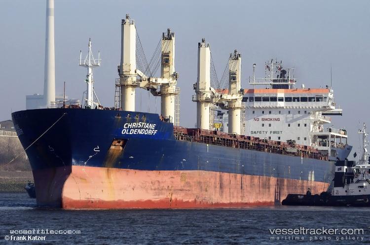 Hl-Brilliance - Deck Cargo Ship vessel registered in Liberia