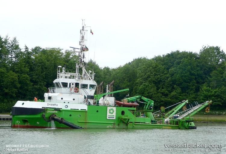 Dhamra - Tug vessel registered in Belgium