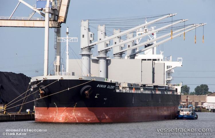 Manta-Kerem - General Cargo Ship vessel registered in Marshall Islands