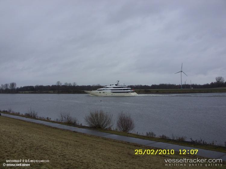 Eminence - Service Ship vessel registered in Singapore