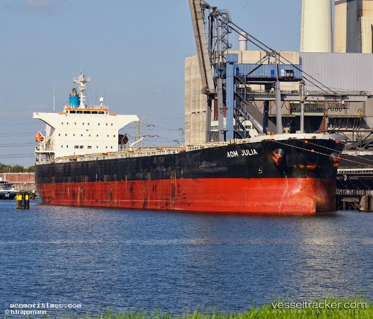 Aom-Julia - Bulk Carrier vessel registered in Panama