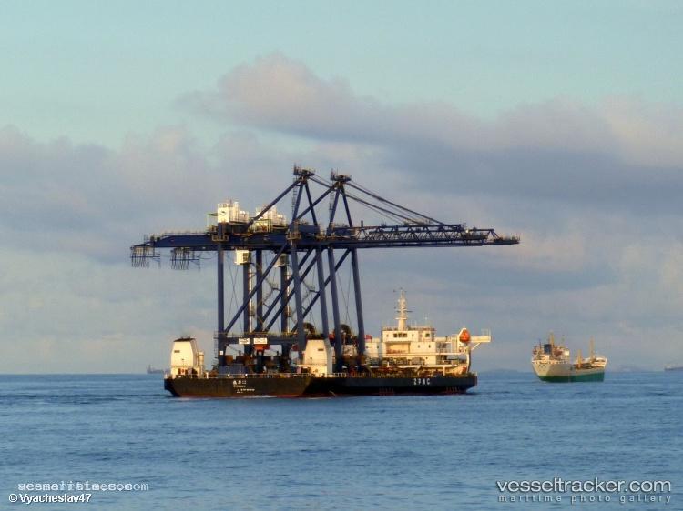 Zhen-Hua-12 - Heavy Load Carrier vessel registered in China