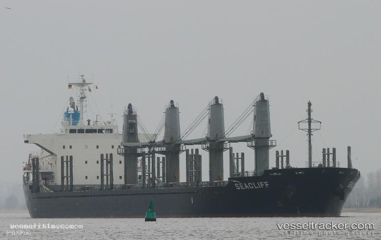 Lucky-River - Bulk Carrier vessel registered in Panama