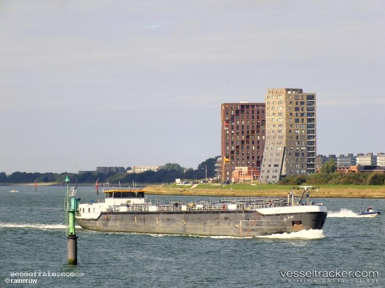 Iris - Other Tanker vessel registered in Netherlands