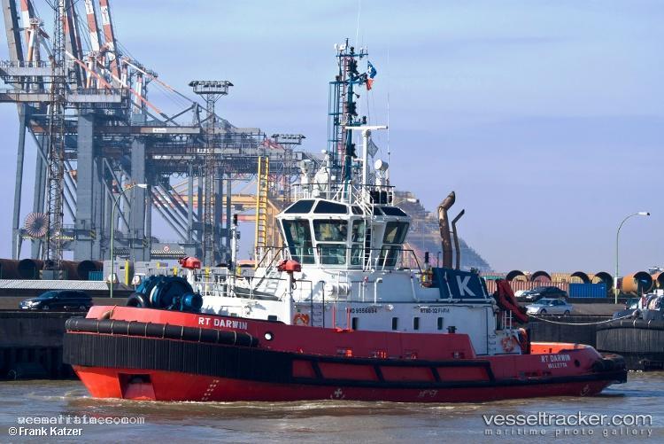 Rt-Darwin - Tug vessel registered in Bahamas