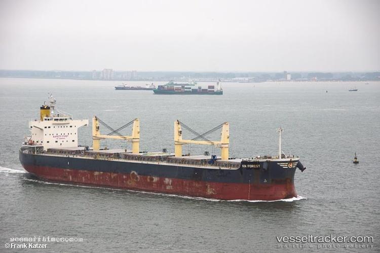 Kn-Forest - Bulk Carrier vessel registered in Singapore