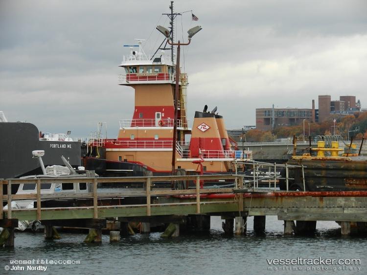 Ruth-M.-Reinauer - Pusher Tug vessel registered in United States of America