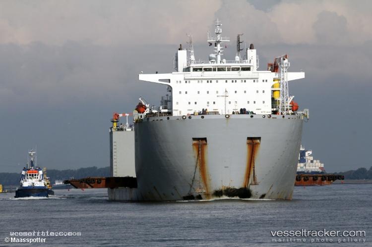 Hua-Hai-Long - Heavy Load Carrier vessel registered in China
