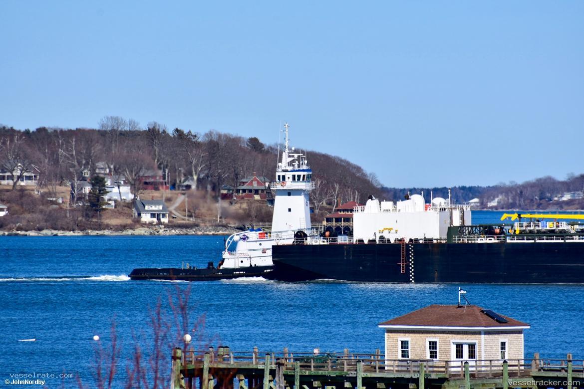 Blue-Fin - Pusher Tug vessel registered in United States of America
