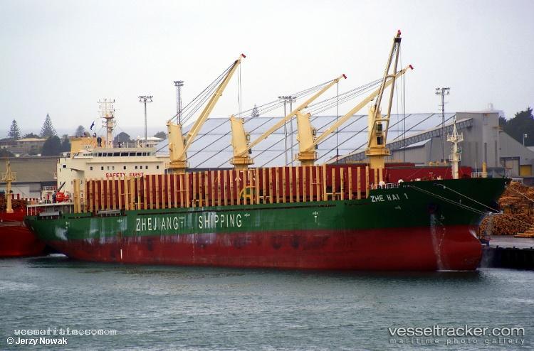 Zhe-Hai-1 - Bulk Carrier vessel registered in Hong Kong