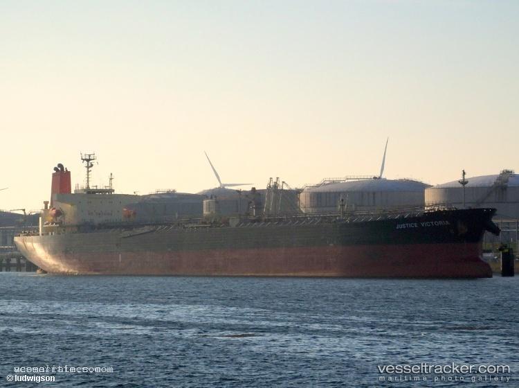 Velos-Amber - Oil Products Tanker vessel registered in Marshall Islands