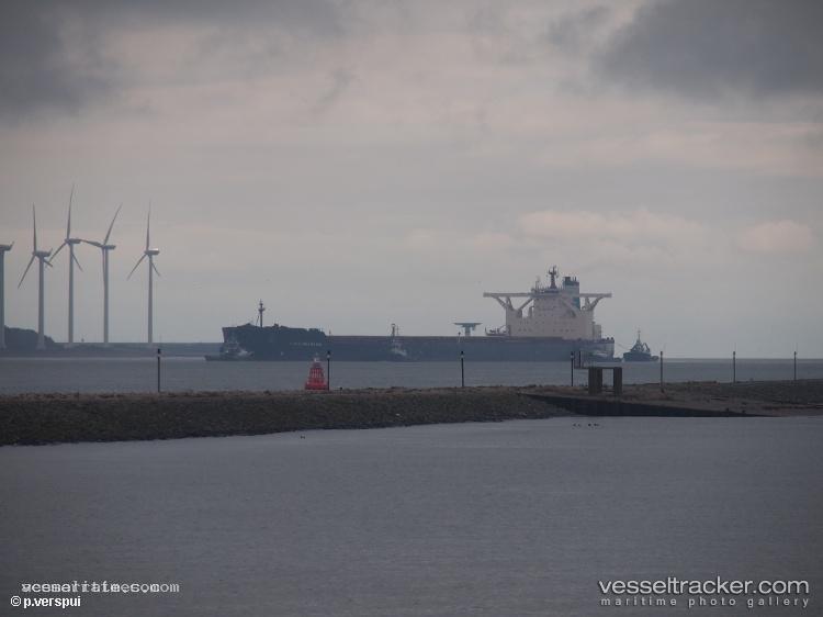 Shandong-Da-Ren - Ore Carrier vessel registered in Hong Kong