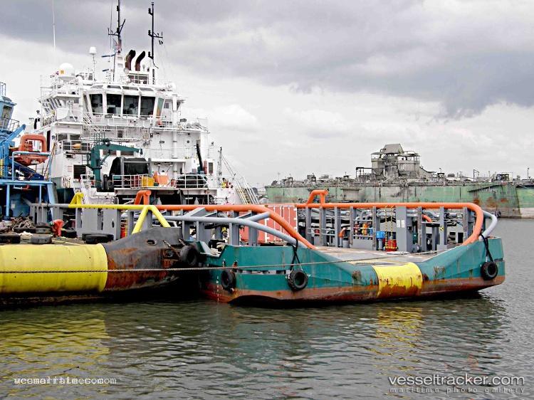 Skoul-Glaz - Offshore Tug Supply Ship vessel registered in Saint Vincent and the Grenadines