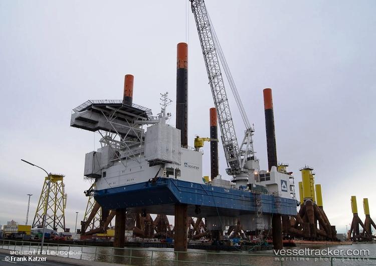 Thor - Service Ship vessel registered in Portugal
